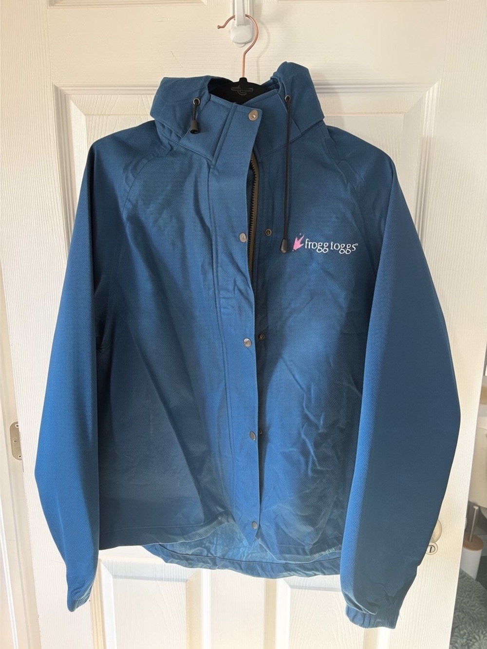 frogg toggs Blue Packable Rain Jacket with detachable hood.Adult size s/m.